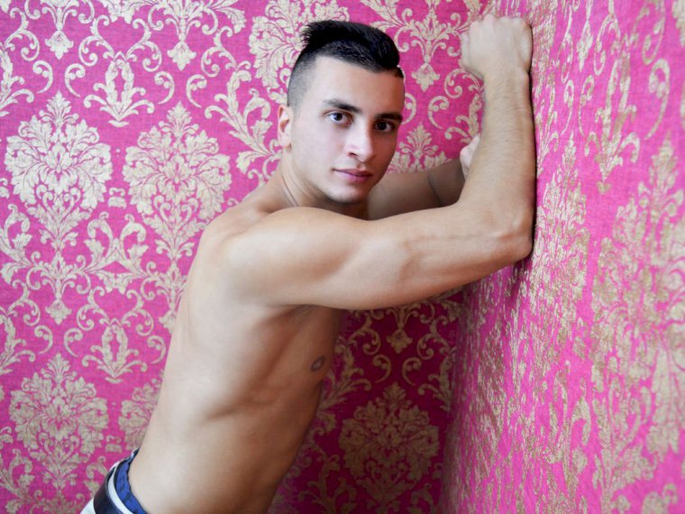 Profil de HugeHotStallion - Photo n°0