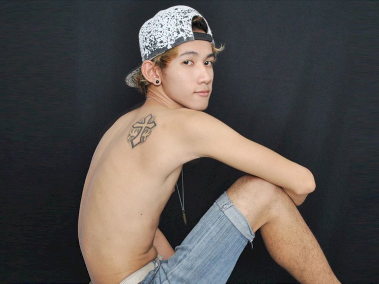 Profil de UrAsianPRETTYBOI - Photo n°1