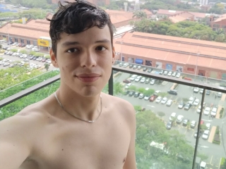 Webcam sex con Linorain