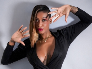 Webcam sex met Nahomyowenn